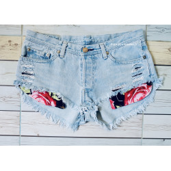 LOW RISE RIPPED LEVIS SHORT ROSE PEDAL POCKET